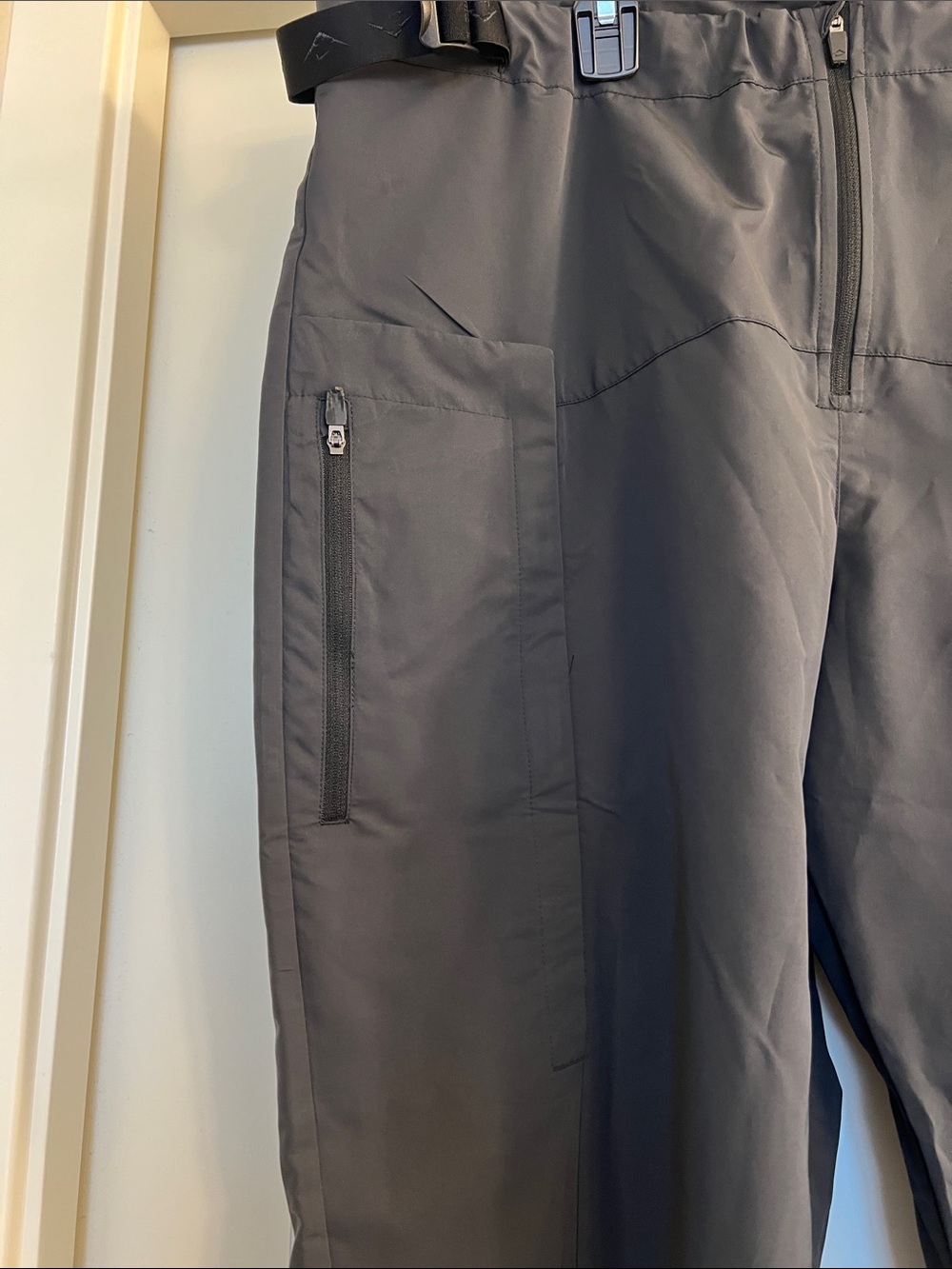 Nike Men’s Black Cargo Tech Pants - Picture 4 of 12